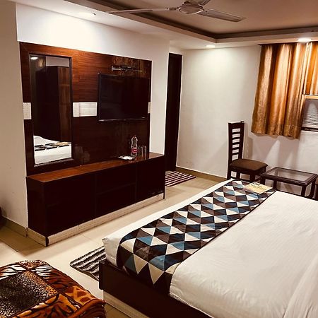 Hotel Vista Premium Tark A Family Hotel Near Igi Airport Delhi Νέο Δελχί Εξωτερικό φωτογραφία